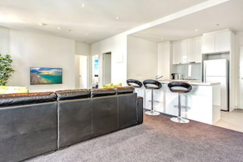 MJ Shortstay Bank Apartments - Accommodation Gold Coast 4