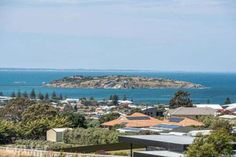 Encounter Beach House With Stunning Views - Gold Coast 4U 0
