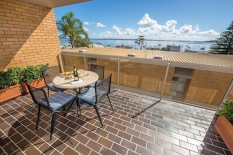 The Crest Unit 7 Shoal Bay - Accommodation Gold Coast 0