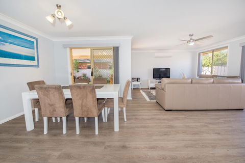 Pebble Pde 1 / 14 Fingal Bay - Gold Coast 4U 3