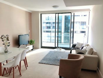 The Elegant Designer Home - Gold Coast 4U 0