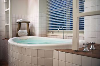 Red Earth Rock - Accommodation Gold Coast 3