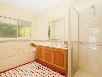Alpine Mist - Spacious 5 Bedroom Home - Accommodation Gold Coast 6