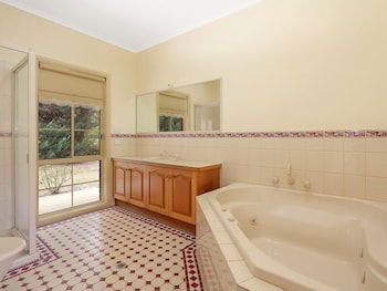 Alpine Mist - Spacious 5 Bedroom Home - Accommodation Gold Coast 5