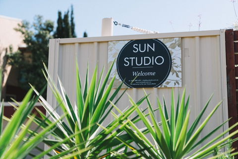 Sun Studio At Quinns Beach - Gold Coast 4U 2