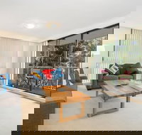 Tranquil tree top hideaway 608i