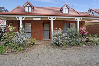 Oak Cottage - Tudor Village Unit 5 - Accommodation Gold Coast 0