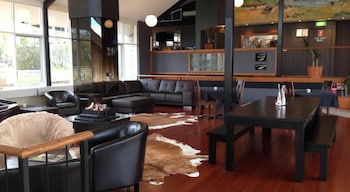 Horizons 216 - Lake Jindabyne Waterfront - Accommodation Gold Coast 0