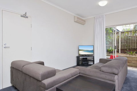 Zenith Studio Unit 4 / 10 Messines Street - Accommodation Gold Coast 2