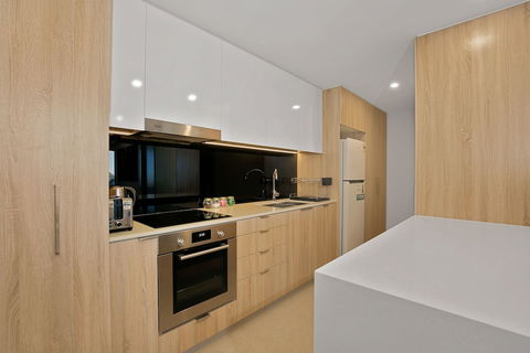 Stylish Resort Living In CBD - Accommodation Gold Coast 6