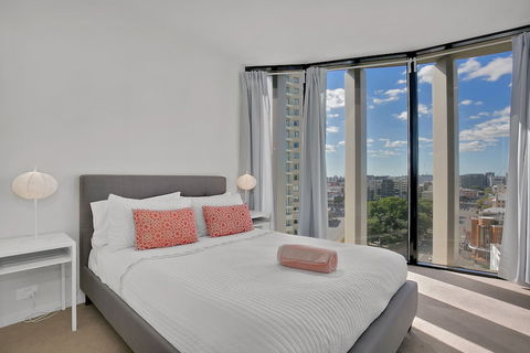 Stylish Resort Living In CBD - Accommodation Gold Coast 5