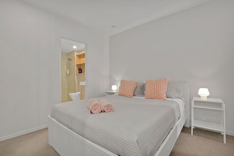 Stylish Resort Living In CBD - Accommodation Gold Coast 2