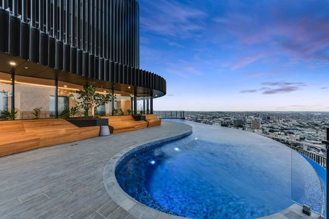 Stylish Resort Living In CBD - Accommodation Gold Coast 1