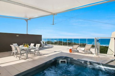 LUXURY BALE PENTHOUSE & JACUZZI SPA 1328 NORTH CULTURE - Accommodation Gold Coast 0