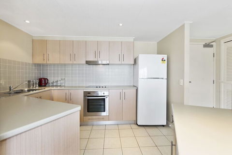 RESORT On The BEACH 4302 - Accommodation Gold Coast 3