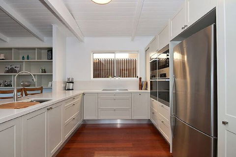 Hedges Avenue Beach House - Gold Coast 4U 7