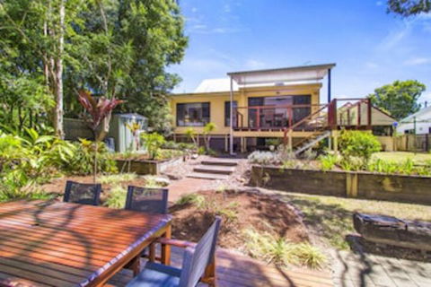 CABARITA BEACH BLISS HOLIDAY HOME On The LAKE - Accommodation Gold Coast 0