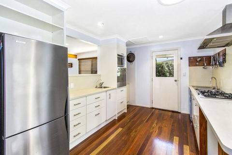 CABARITA BEACH BLISS HOLIDAY HOME On The LAKE - Accommodation Gold Coast 3