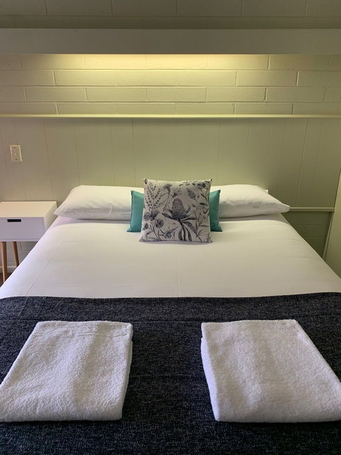 Finley Country Club Hotel Motel - 1 Gold Coast 2