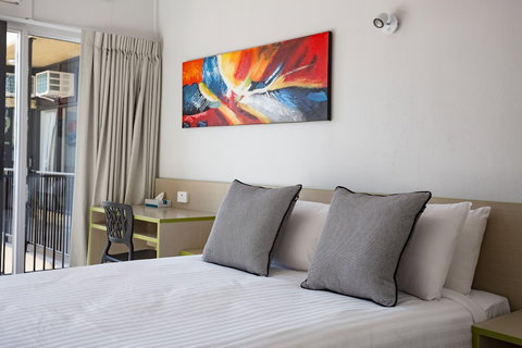 Nightcap At Emerald Star Hotel - 1 Gold Coast 3