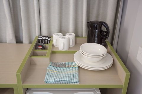 Nightcap At Emerald Star Hotel - 1 Gold Coast 6