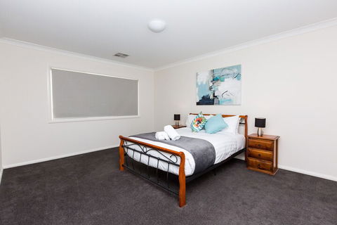4 Bedroom Inner City Townhouse â€“ Sleeps 9 - Accommodation Gold Coast 3