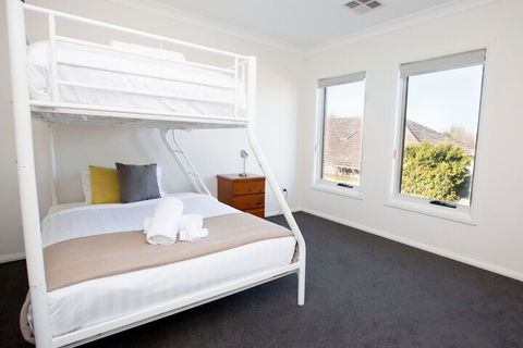 4 Bedroom Inner City Townhouse â€“ Sleeps 9 - Accommodation Gold Coast 1