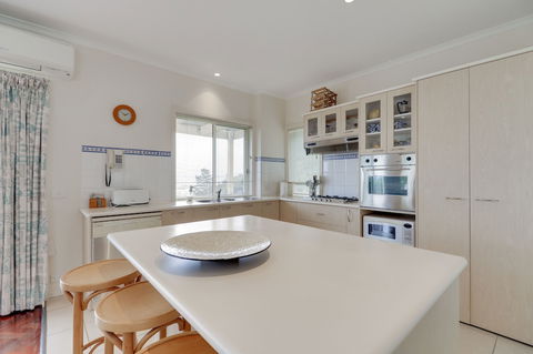 Aegina - Accommodation Gold Coast 5