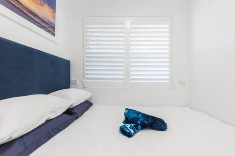 Quiet Spacious Apt With AIR CONDITIONING & Netflix - Accommodation Gold Coast 3