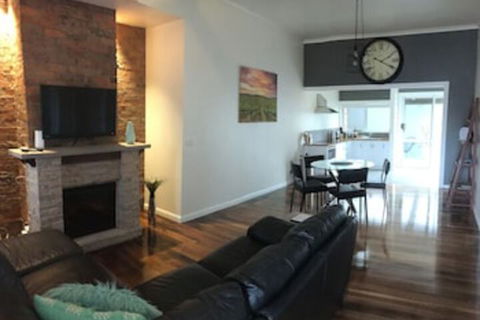 Take 5ive - Accommodation Gold Coast 0