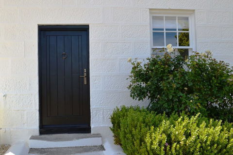 Lythgo's Row Colonial Cottages - Accommodation Gold Coast 1