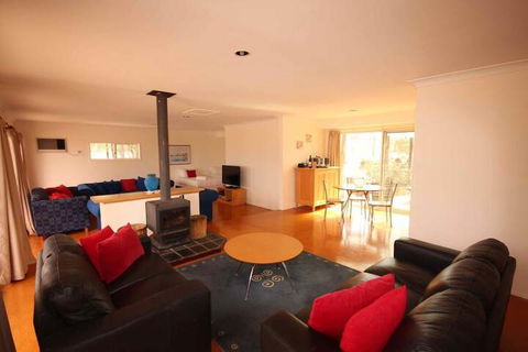 Verona Vineyard Cottage - Accommodation Gold Coast 7