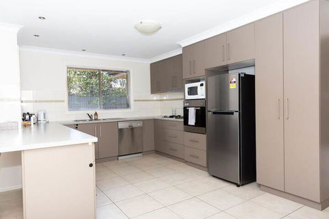 Lovely 3 Bed 2 Bath In The City Centre - Accommodation Gold Coast 5