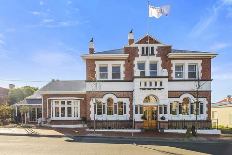 Cygnet Old Bank B & B Cafe & Gift Store - Accommodation Gold Coast 0