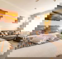 Ocean Sunset Glenelg Central Studio Apt - Gold Coast 4U