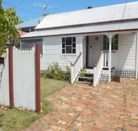 Charming Private 3-Bedroom Cottage By The Bay - Accommodation Gold Coast