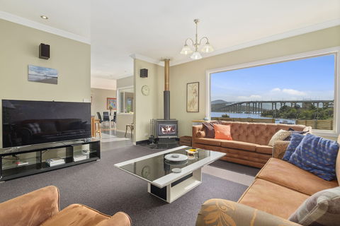 Manfield City Waterfront View Cottage - Gold Coast 4U 4