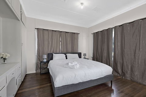 EJ Homes At The Entrance - Accommodation Gold Coast 6