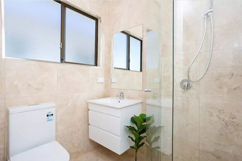 EJ Homes At The Entrance - Accommodation Gold Coast 7