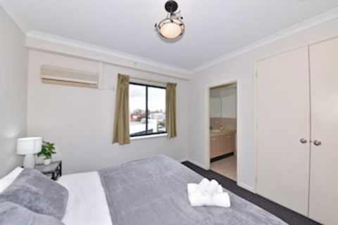 East Perth 2 X 1 Trendy Apartment - Accommodation Gold Coast 5