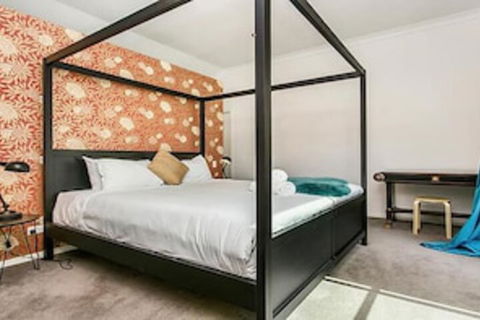 Red Bohemian - Accommodation Gold Coast 2