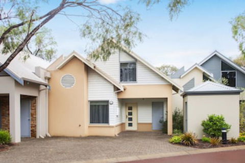 Beach Retreat - Gold Coast 4U 0