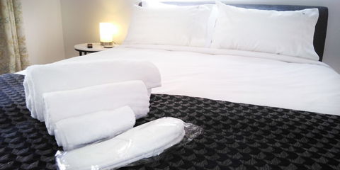 Lakeside Retreat & Business - Gold Coast 4U 4