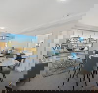 Modern and Spacious Resort-Style Home - Accommodation Gold Coast