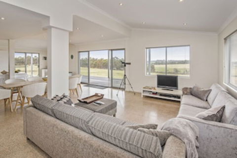 Margaret River Farmhouse - Accommodation Gold Coast 0