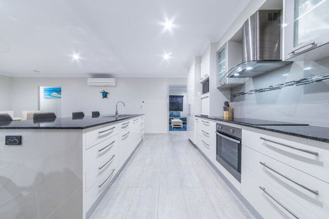 Whitsunday Sands - Cannon Valley - Accommodation Gold Coast 2