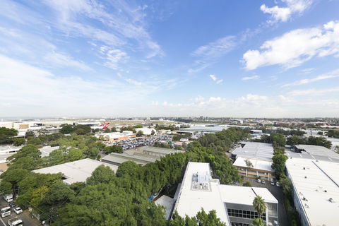 Penthouse Near Airport & CBD - Gold Coast 4U 0