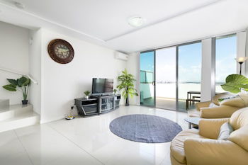 Penthouse Near Airport & CBD - Gold Coast 4U 1
