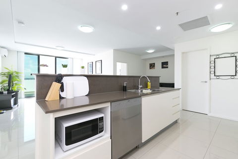 Penthouse Near Airport & CBD - Gold Coast 4U 3