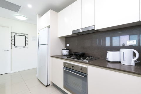 Penthouse Near Airport & CBD - Gold Coast 4U 2